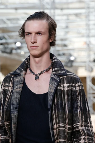 Look 48